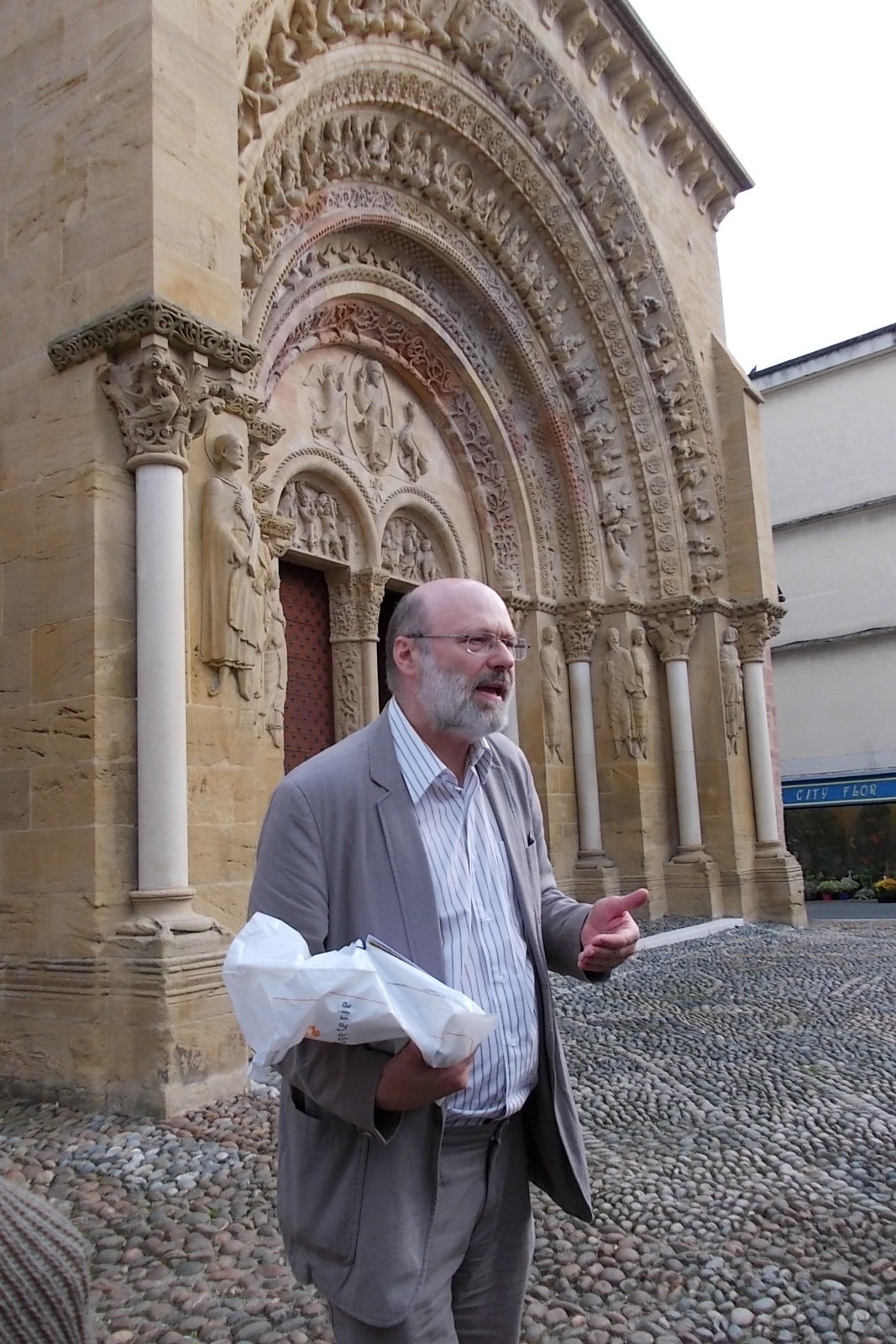 Visite de l'abbatiale de Morlàas par Emmanuel Garland (photo G. Monfort)